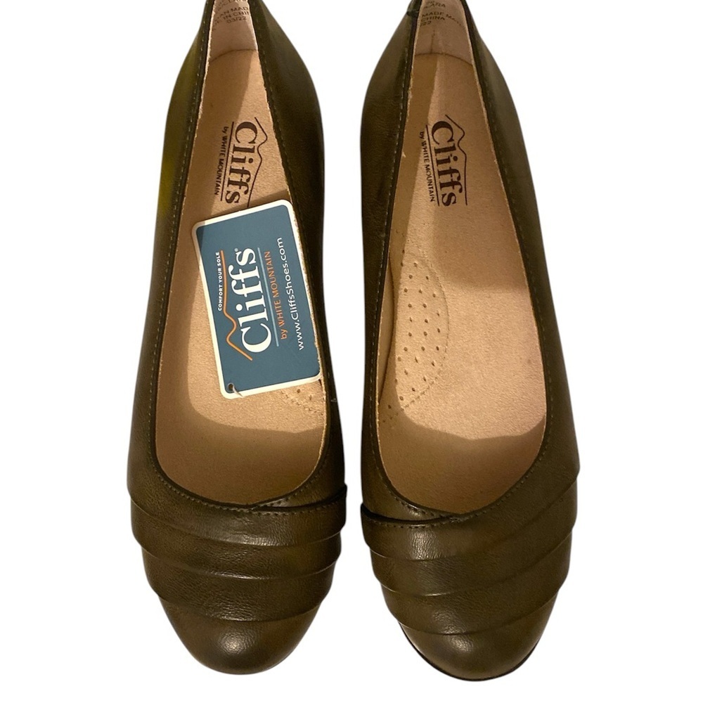 Cliffs by White Mountain Women's Clara Olive Flats